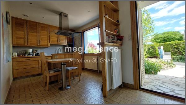 Maison à BRESSUIRE, 79300 - 8 pièces 138m²