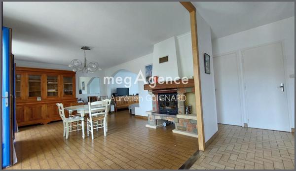 Maison à BRESSUIRE, 79300 - 8 pièces 138m²