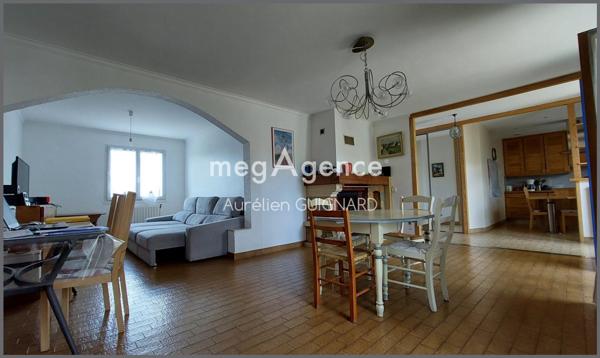 Maison à BRESSUIRE, 79300 - 8 pièces 138m²