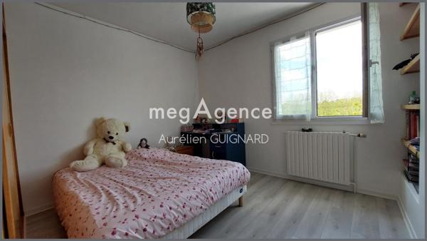 Maison à BRESSUIRE, 79300 - 8 pièces 138m²