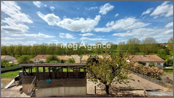 Maison à BRESSUIRE, 79300 - 8 pièces 138m²