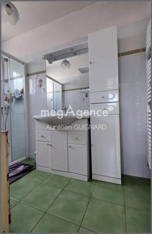 Maison à BRESSUIRE, 79300 - 8 pièces 138m²