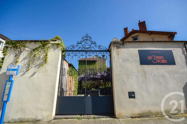 Immeuble à vendre  230 m 2   BRIOUDE  - 43