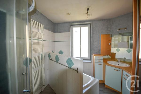 Immeuble à vendre  230 m 2   BRIOUDE  - 43