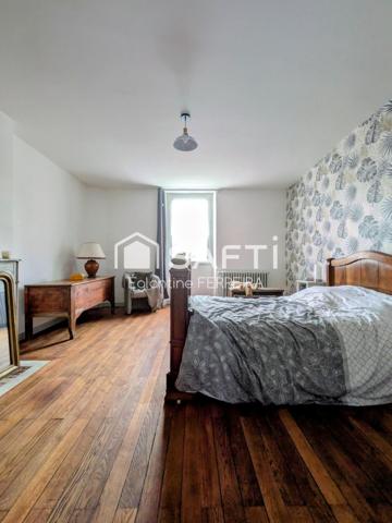 ISSOUDUN, CENTRE-VILLE, MAISON 110m² AVEC COUR ET GARAGE