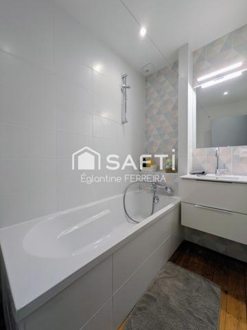 ISSOUDUN, CENTRE-VILLE, MAISON 110m² AVEC COUR ET GARAGE