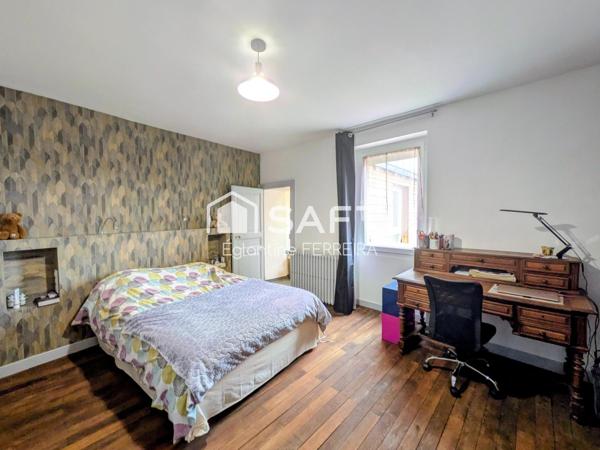 ISSOUDUN, CENTRE-VILLE, MAISON 110m² AVEC COUR ET GARAGE