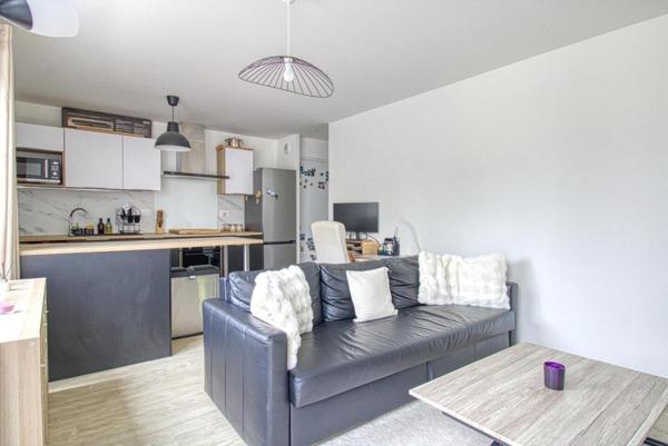 Magnifique F2 au cœur du bourg de Saint-Thibault-des-Vignes