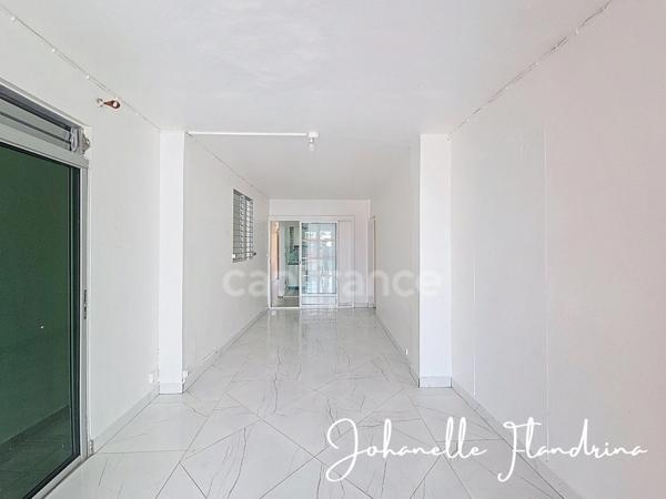 Appartement 2 chambres + 1 bureau - 1 000 €/mois charges comprises - PORT LOUIS (971)