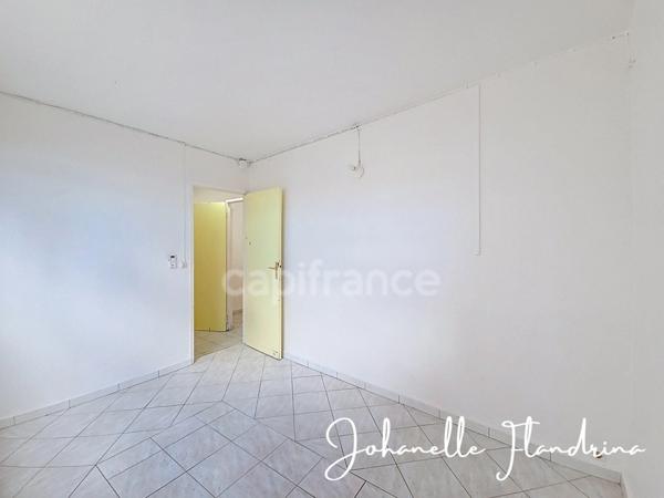 Appartement 2 chambres + 1 bureau - 1 000 €/mois charges comprises - PORT LOUIS (971)