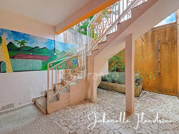 Appartement 2 chambres + 1 bureau - 1 000 €/mois charges comprises - PORT LOUIS (971)
