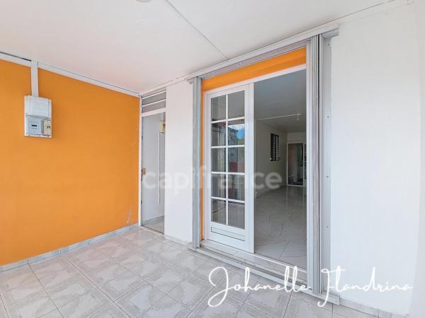 Appartement 2 chambres + 1 bureau - 800 € eau + électricité comprises - PORT LOUIS (971)