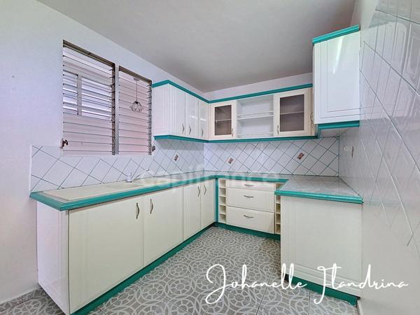 Appartement 2 chambres + 1 bureau - 1 000 €/mois charges comprises - PORT LOUIS (971)