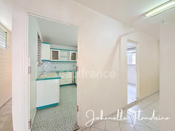 Appartement 2 chambres + 1 bureau - 1 000 €/mois charges comprises - PORT LOUIS (971)