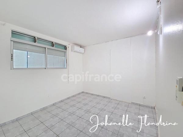Appartement 2 chambres + 1 bureau - 1 000 €/mois charges comprises - PORT LOUIS (971)