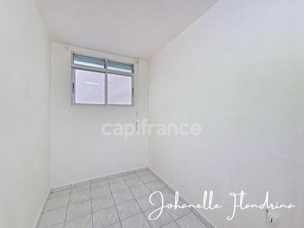 Appartement 2 chambres + 1 bureau - 1 000 €/mois charges comprises - PORT LOUIS (971)