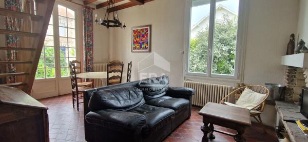 MAISON AVEC CHAMBRES ET PIECES DE VIE AU RDC - PROCHE CENTRE ET PLAGES