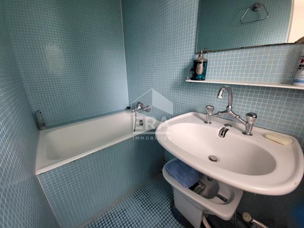 MAISON AVEC CHAMBRES ET PIECES DE VIE AU RDC - PROCHE CENTRE ET PLAGES