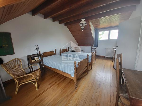 MAISON AVEC CHAMBRES ET PIECES DE VIE AU RDC - PROCHE CENTRE ET PLAGES