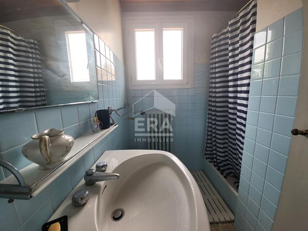 MAISON AVEC CHAMBRES ET PIECES DE VIE AU RDC - PROCHE CENTRE ET PLAGES