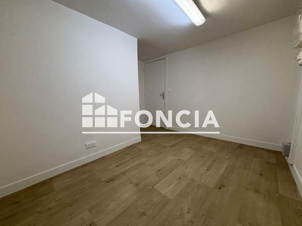 Location Local commercial 2 pièces 45 m² - 48 RUE DE POISSY - BATIMENT B SUR COUR Saint Germain En Laye 78100