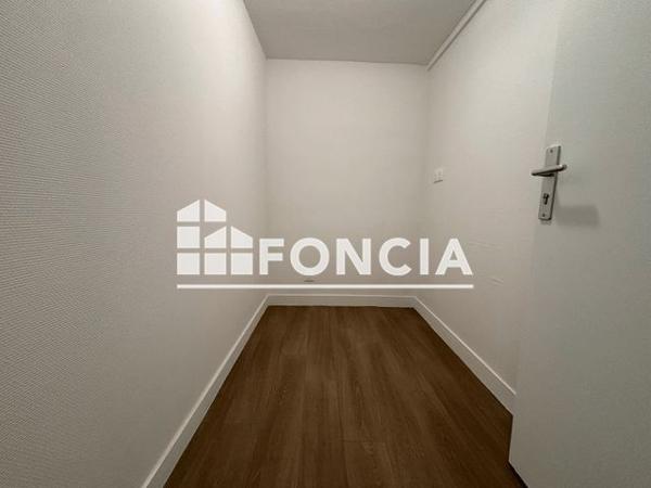 Location Local commercial 2 pièces 45 m² - 48 RUE DE POISSY - BATIMENT B SUR COUR Saint Germain En Laye 78100