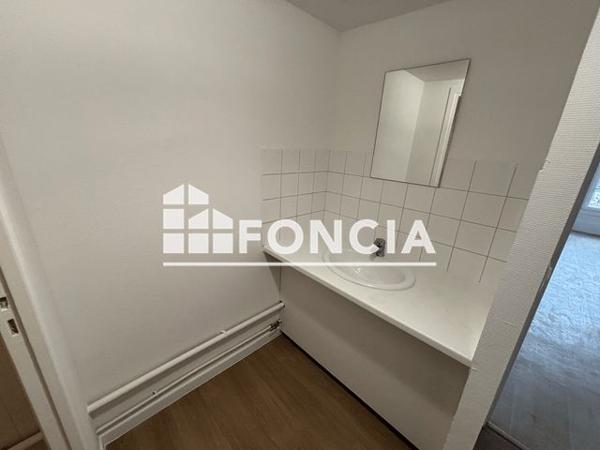 Location Local commercial 2 pièces 45 m² - 48 RUE DE POISSY - BATIMENT B SUR COUR Saint Germain En Laye 78100