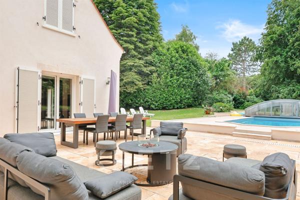 Île de la Loge — Villa d’architecte en bord de Seine avec piscine et vues panoramiques
