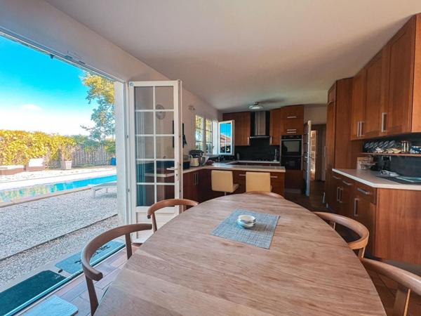 MAISON 8 PIÈCES AVEC PISCINE, POOL HOUSE ET GARAGE- SAINT-ETIENNE-DE-MONTLUC