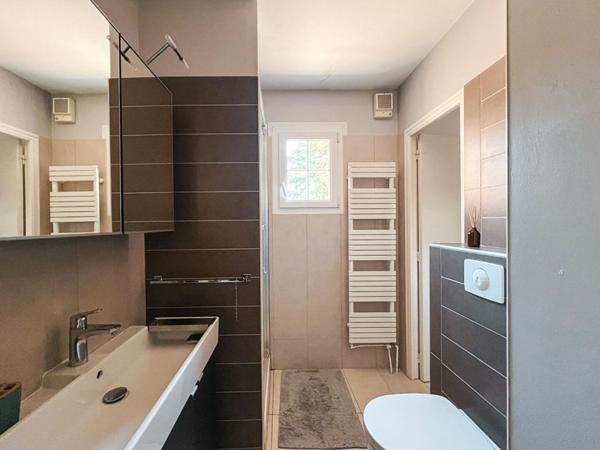 MAISON 8 PIÈCES AVEC PISCINE, POOL HOUSE ET GARAGE- SAINT-ETIENNE-DE-MONTLUC