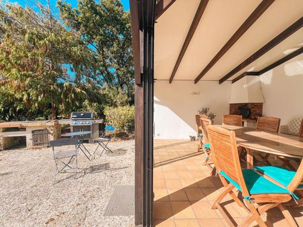 MAISON 8 PIÈCES AVEC PISCINE, POOL HOUSE ET GARAGE- SAINT-ETIENNE-DE-MONTLUC