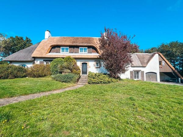 MAISON 8 PIÈCES AVEC PISCINE, POOL HOUSE ET GARAGE- SAINT-ETIENNE-DE-MONTLUC