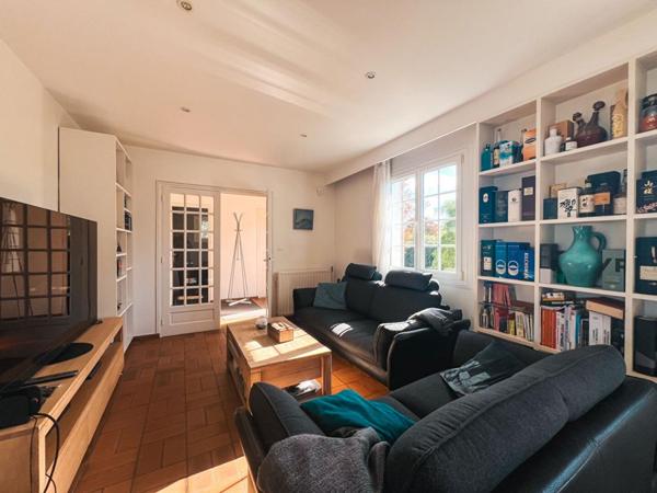 MAISON 8 PIÈCES AVEC PISCINE, POOL HOUSE ET GARAGE- SAINT-ETIENNE-DE-MONTLUC