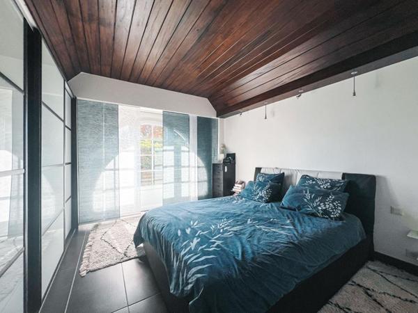 MAISON 8 PIÈCES AVEC PISCINE, POOL HOUSE ET GARAGE- SAINT-ETIENNE-DE-MONTLUC