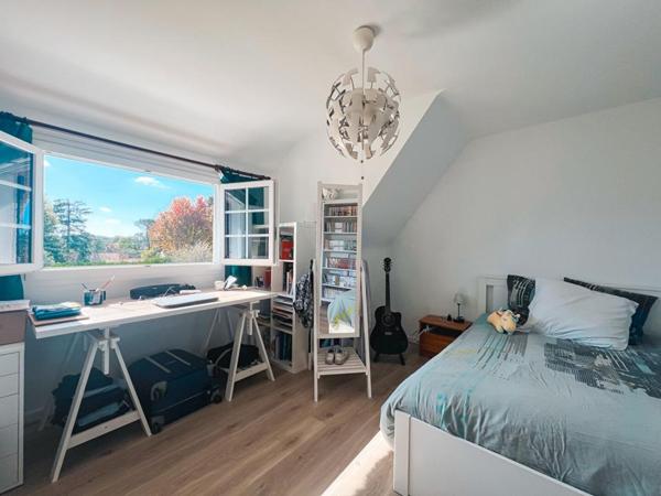 MAISON 8 PIÈCES AVEC PISCINE, POOL HOUSE ET GARAGE- SAINT-ETIENNE-DE-MONTLUC