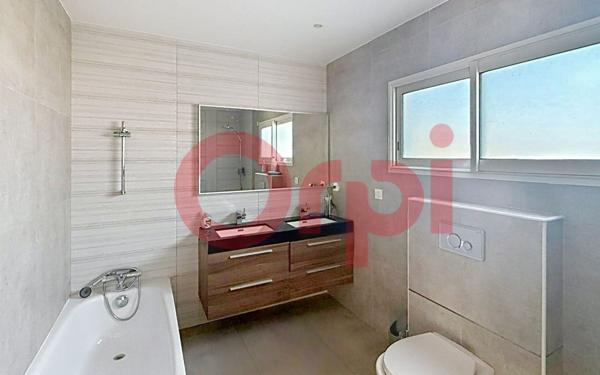 Maison à vendre    4 pièces •  Pia