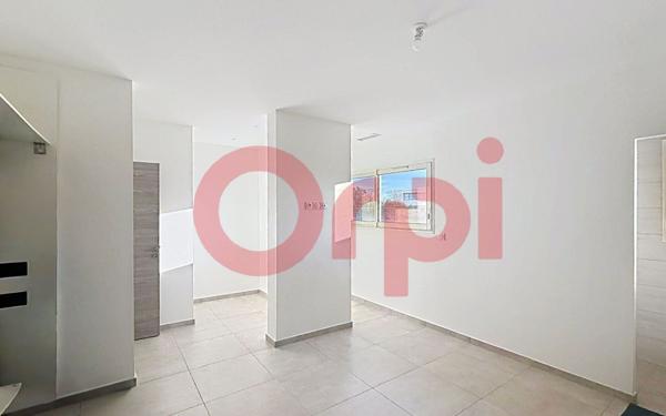 Maison à vendre    4 pièces •  Pia