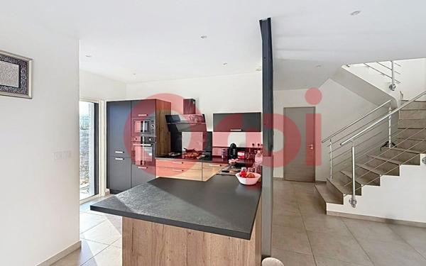 Maison à vendre    4 pièces •  Pia