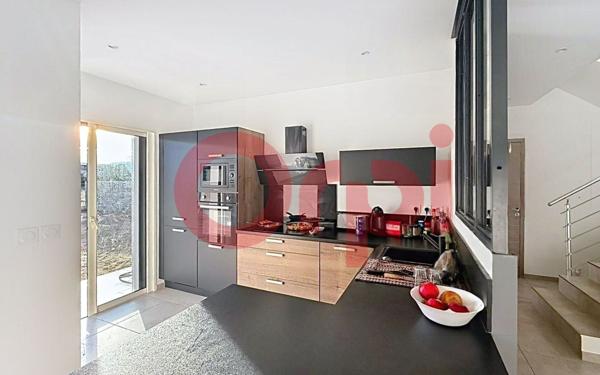 Maison à vendre    4 pièces •  Pia