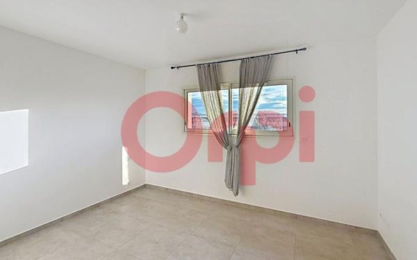 Maison à vendre    4 pièces •  Pia