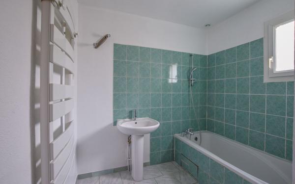 Maison à louer    5 pièces •  Rochefort-du-Gard