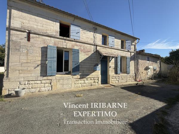 Taillebourg (17350) Maison Charentaise, 4 Chambres, Jardin et Garage.
