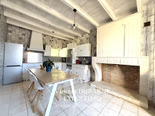 Taillebourg (17350) Maison Charentaise, 4 Chambres, Jardin et Garage.
