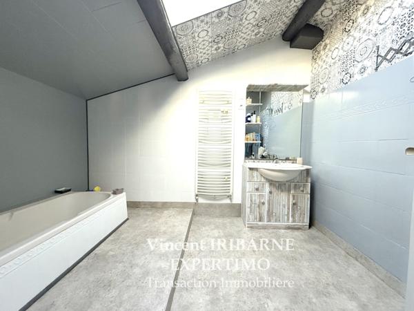 Taillebourg (17350) Maison Charentaise, 4 Chambres, Jardin et Garage.