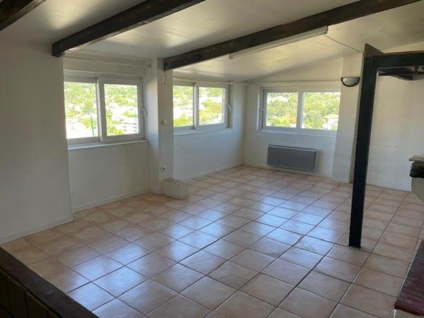 Studio situé pace saint michel