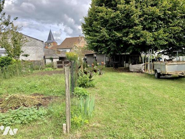 VILLAINES SOUS MALICORNE : MAISON de bourg avec garage et jardin