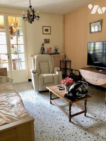 VILLAINES SOUS MALICORNE : MAISON de bourg avec garage et jardin