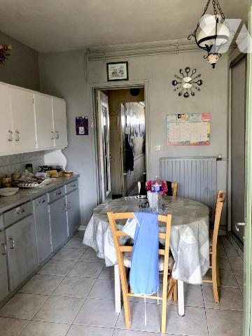 VILLAINES SOUS MALICORNE : MAISON de bourg avec garage et jardin