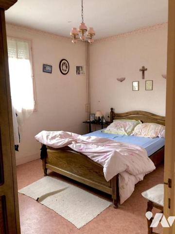 VILLAINES SOUS MALICORNE : MAISON de bourg avec garage et jardin