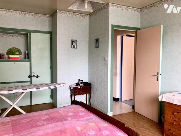 VILLAINES SOUS MALICORNE : MAISON de bourg avec garage et jardin